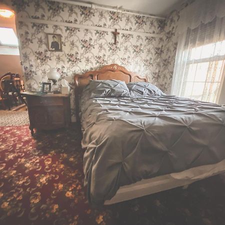 Bed and Breakfast Lizzie Borden House Фолл-Ривер Экстерьер фото