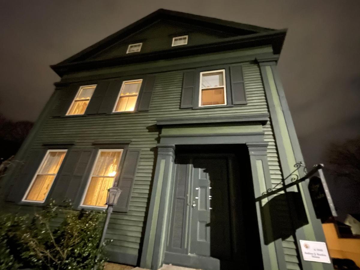 Bed and Breakfast Lizzie Borden House Фолл-Ривер Экстерьер фото