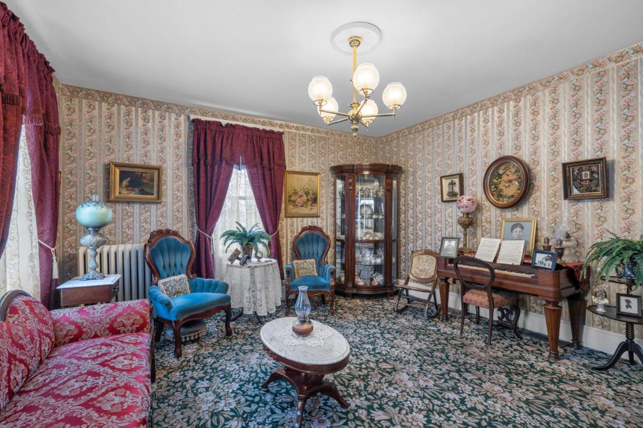 Bed and Breakfast Lizzie Borden House Фолл-Ривер Экстерьер фото