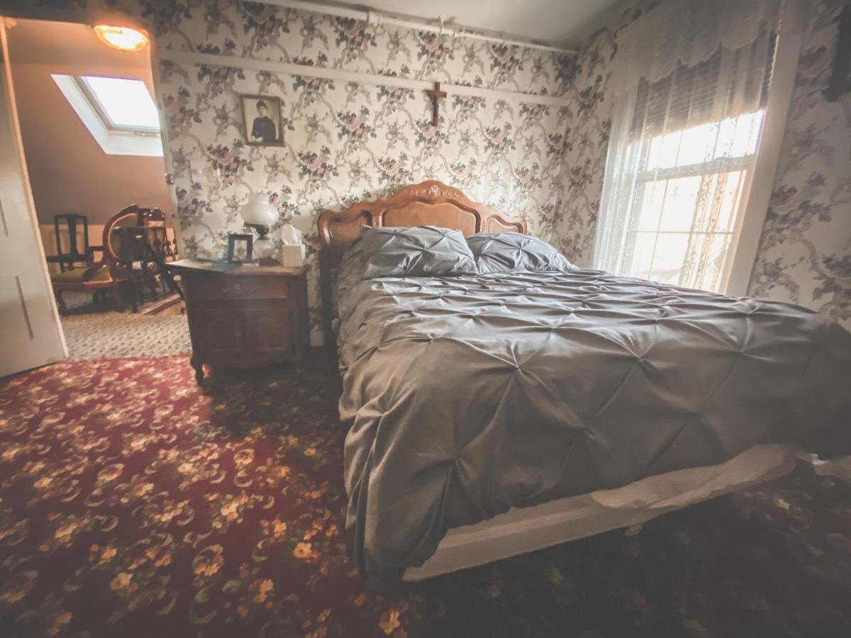 Bed and Breakfast Lizzie Borden House Фолл-Ривер Экстерьер фото
