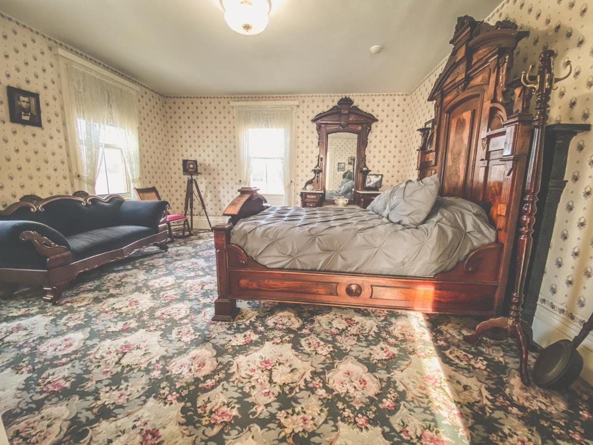 Bed and Breakfast Lizzie Borden House Фолл-Ривер Экстерьер фото