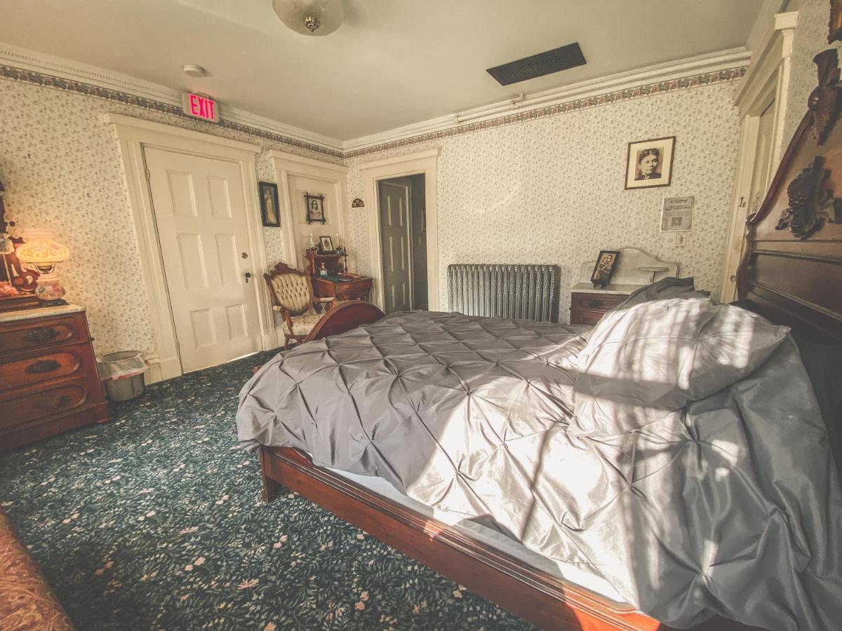Bed and Breakfast Lizzie Borden House Фолл-Ривер Экстерьер фото