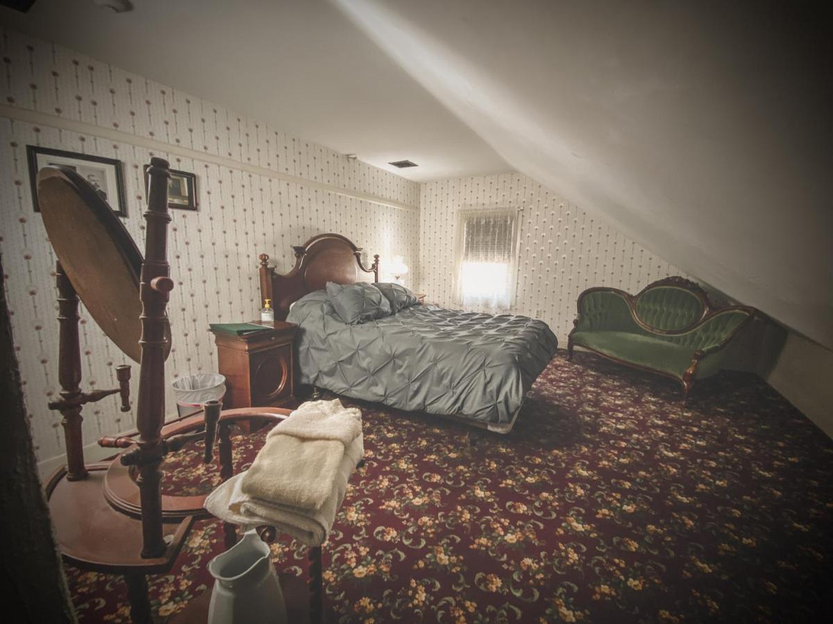 Bed and Breakfast Lizzie Borden House Фолл-Ривер Экстерьер фото