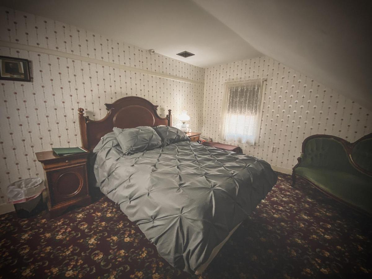 Bed and Breakfast Lizzie Borden House Фолл-Ривер Экстерьер фото