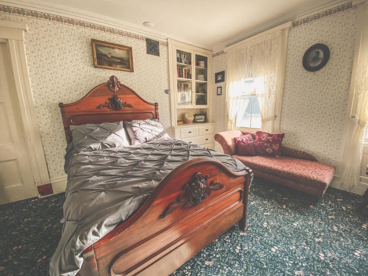 Bed and Breakfast Lizzie Borden House Фолл-Ривер Экстерьер фото