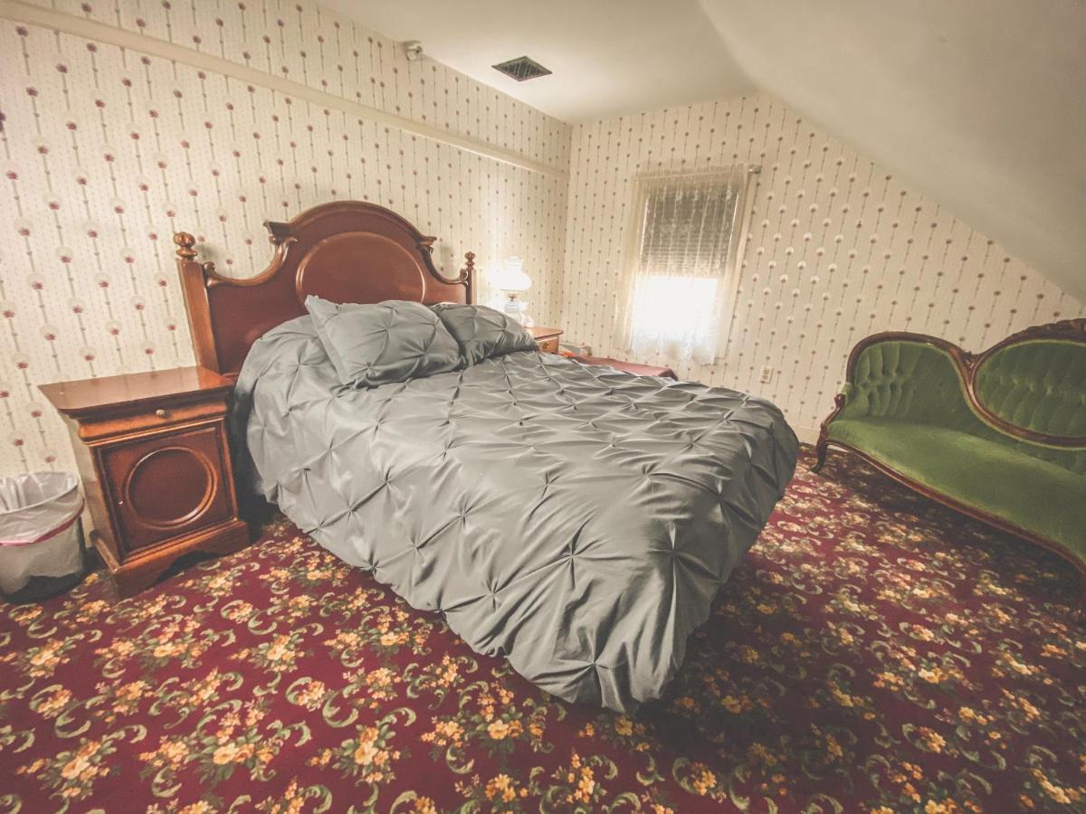 Bed and Breakfast Lizzie Borden House Фолл-Ривер Экстерьер фото