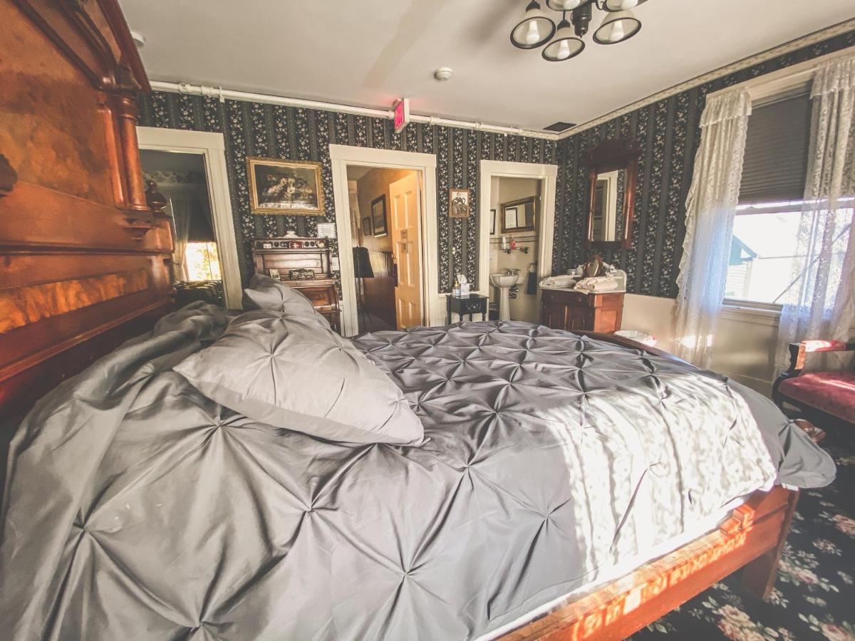 Bed and Breakfast Lizzie Borden House Фолл-Ривер Экстерьер фото