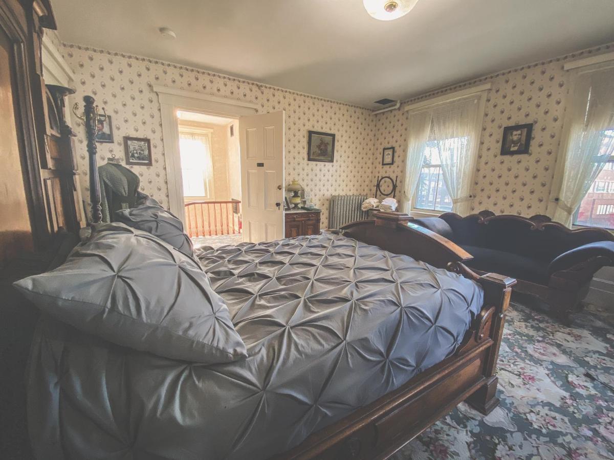 Bed and Breakfast Lizzie Borden House Фолл-Ривер Экстерьер фото