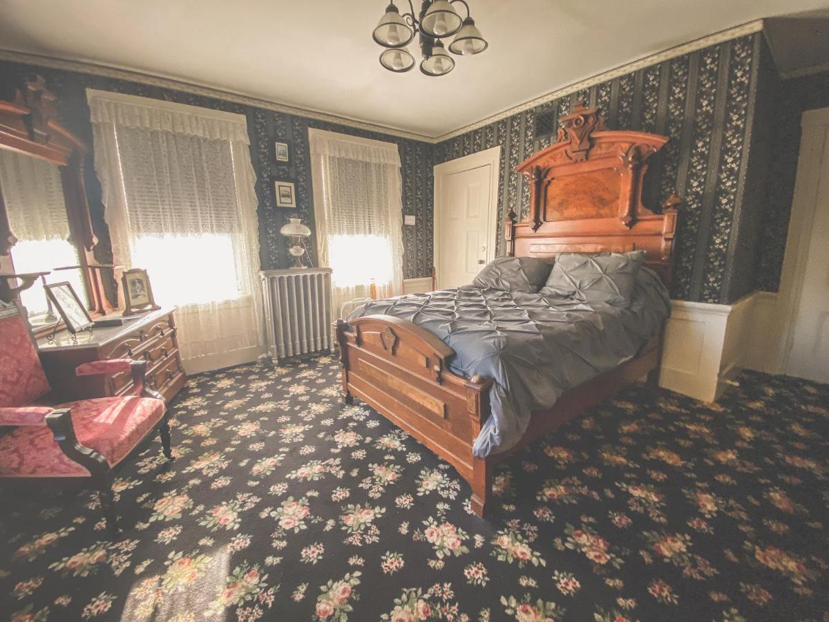 Bed and Breakfast Lizzie Borden House Фолл-Ривер Экстерьер фото