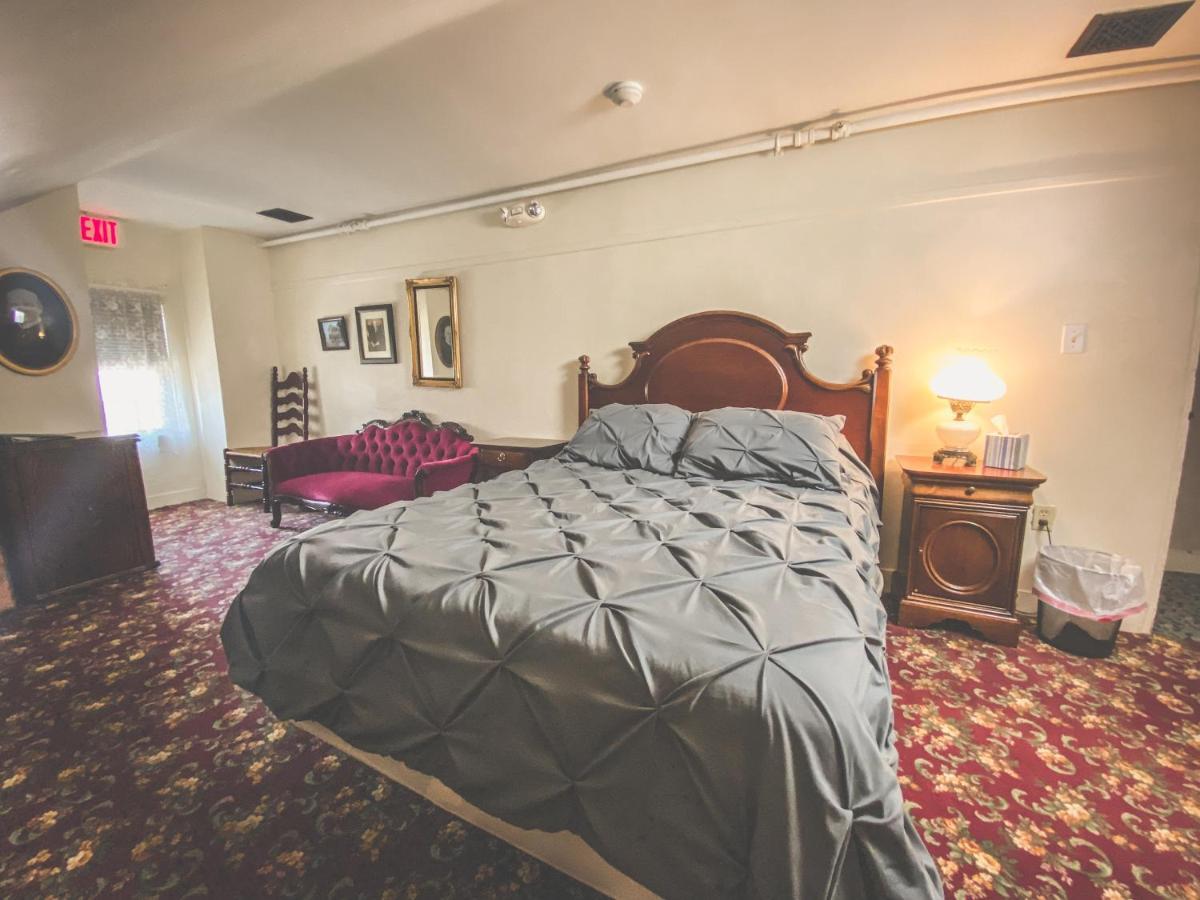 Bed and Breakfast Lizzie Borden House Фолл-Ривер Экстерьер фото