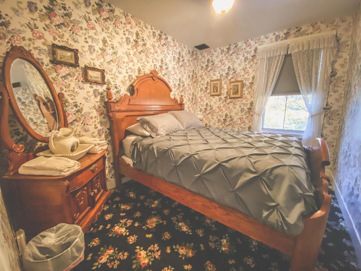 Bed and Breakfast Lizzie Borden House Фолл-Ривер Экстерьер фото