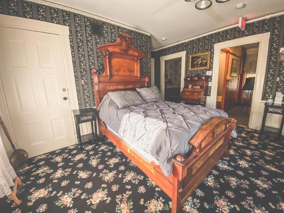 Bed and Breakfast Lizzie Borden House Фолл-Ривер Экстерьер фото