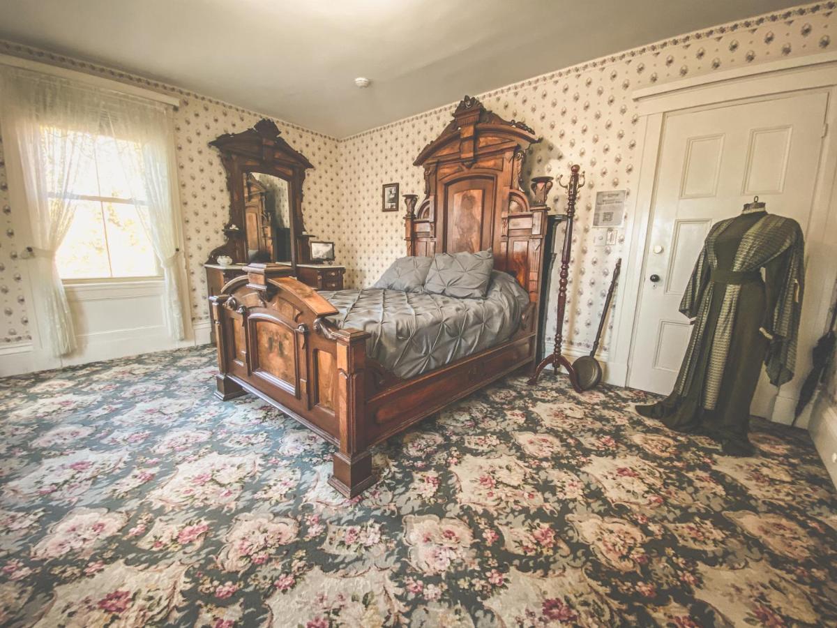 Bed and Breakfast Lizzie Borden House Фолл-Ривер Экстерьер фото