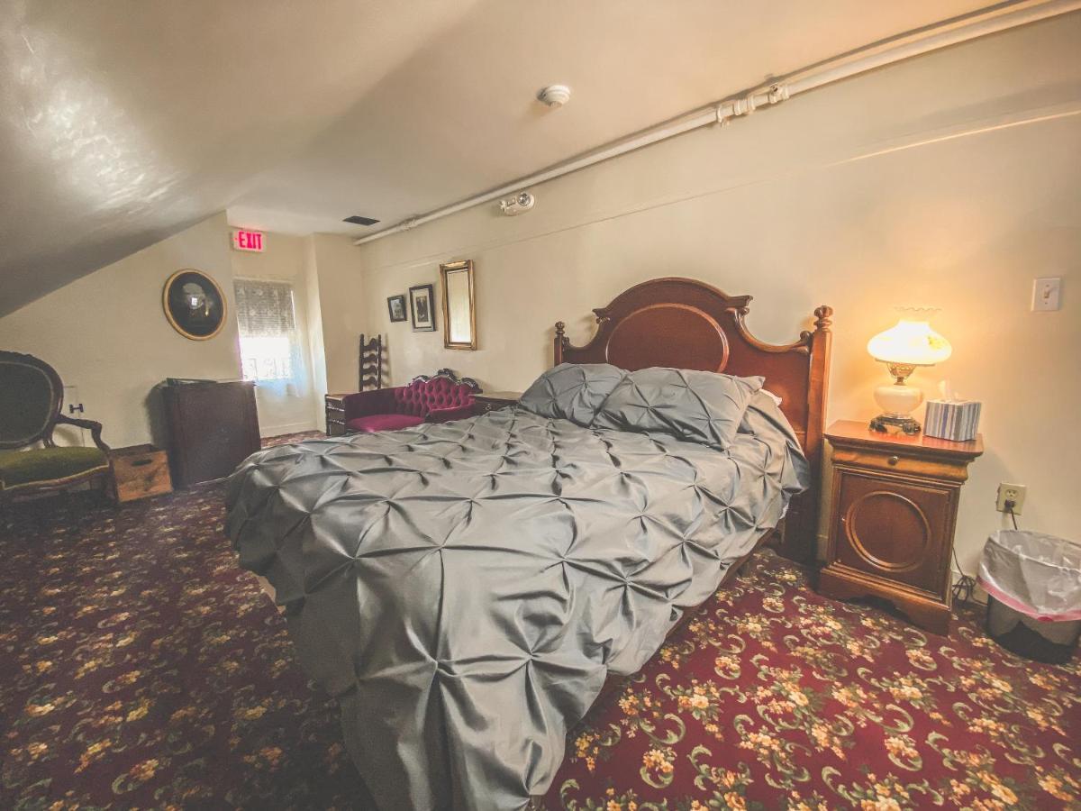 Bed and Breakfast Lizzie Borden House Фолл-Ривер Экстерьер фото